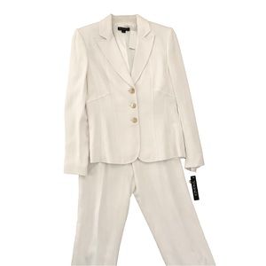 TAHARI 2 Piece White Suit Size 4